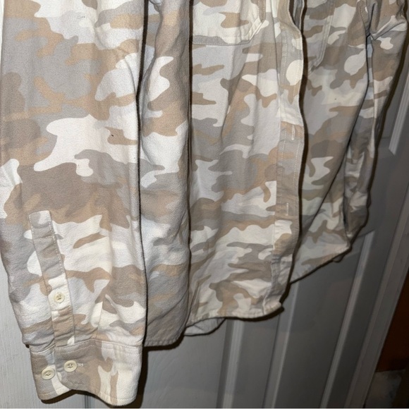 L.L. Bean Men's Casual Camouflage Shirt - Tan and Cream - Picture 2 of 5